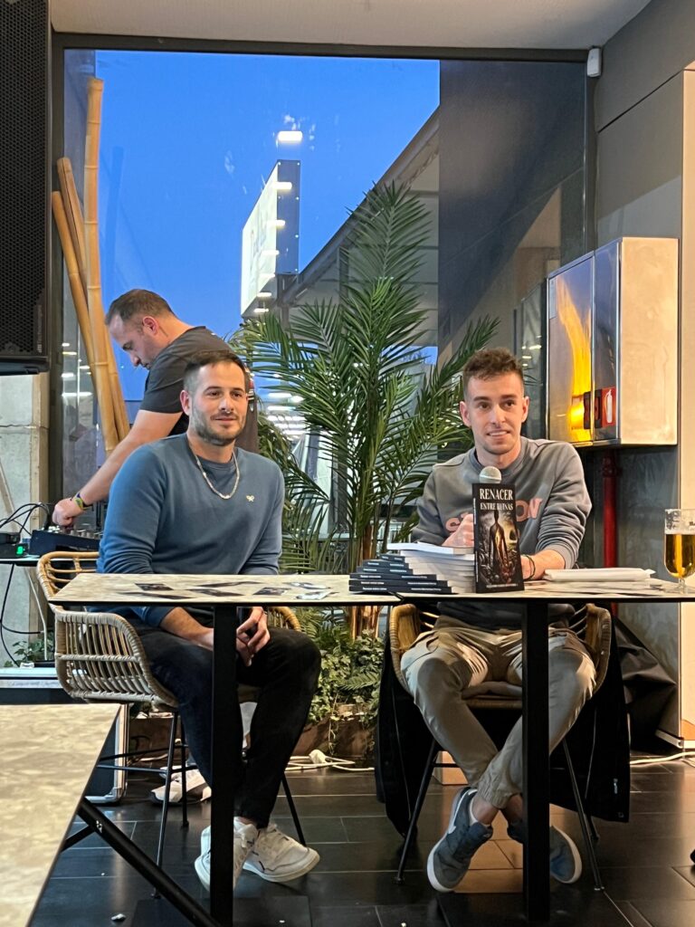 Presentación de Renacer entre Ruinas en David Lloyd Zaragoza